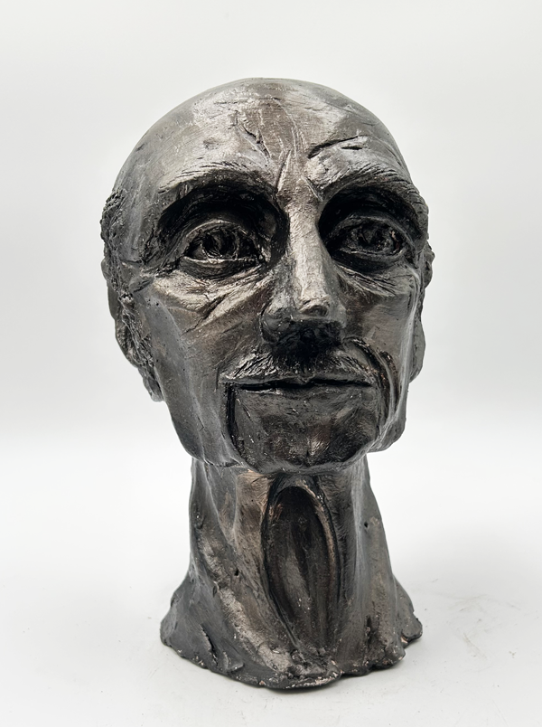 Sculpture de tête stylisée